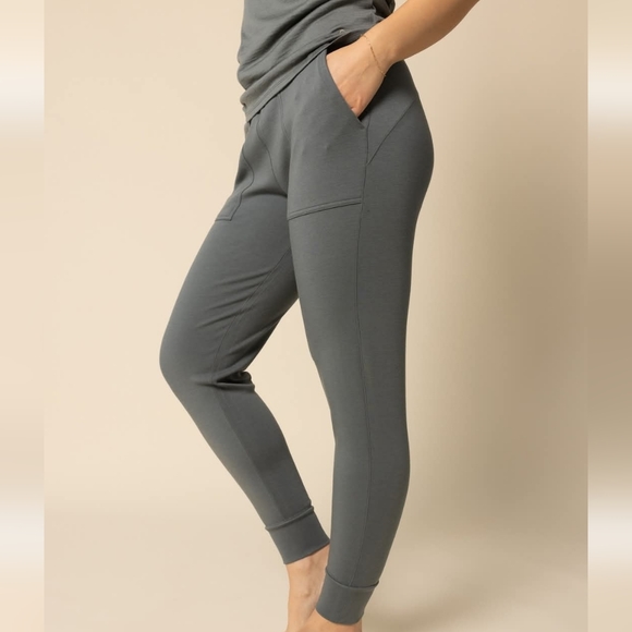 NWOT Branwyn Merino SWAG 24 Jogger Agave Green L - Picture 2 of 9